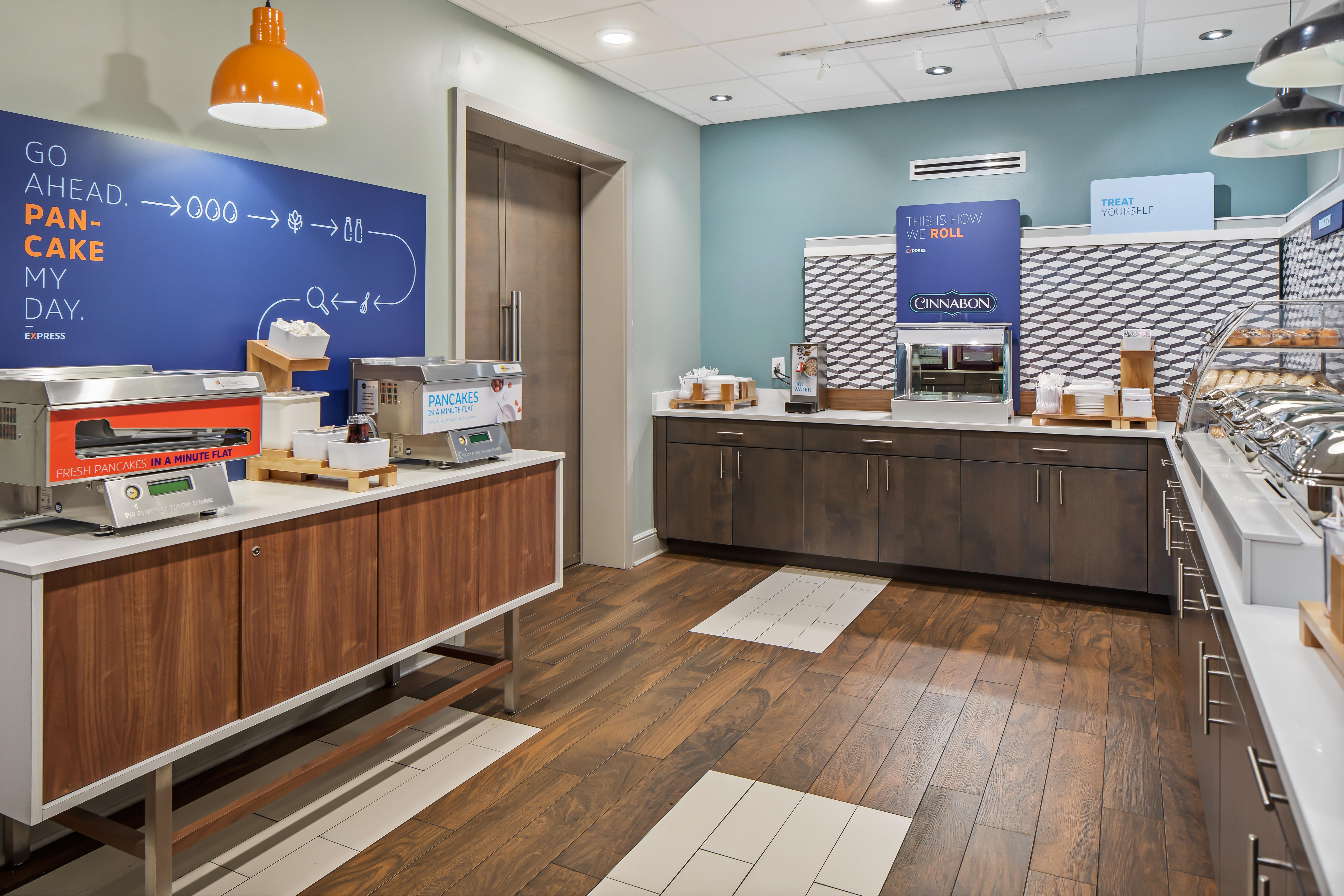 Holiday Inn Express Atlanta Airport-College Park By Ihg Exterior foto